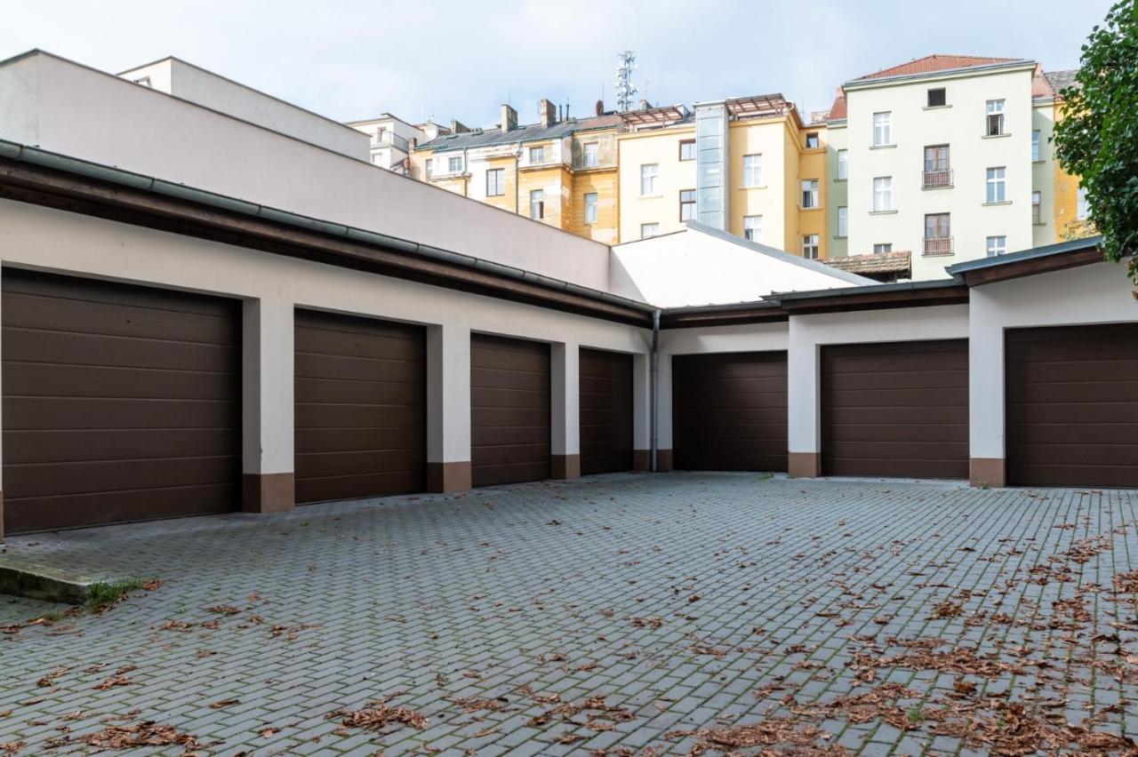 Designed Apartment Next To Vaclav Square With Terrace And Private Garage 布拉格 外观 照片