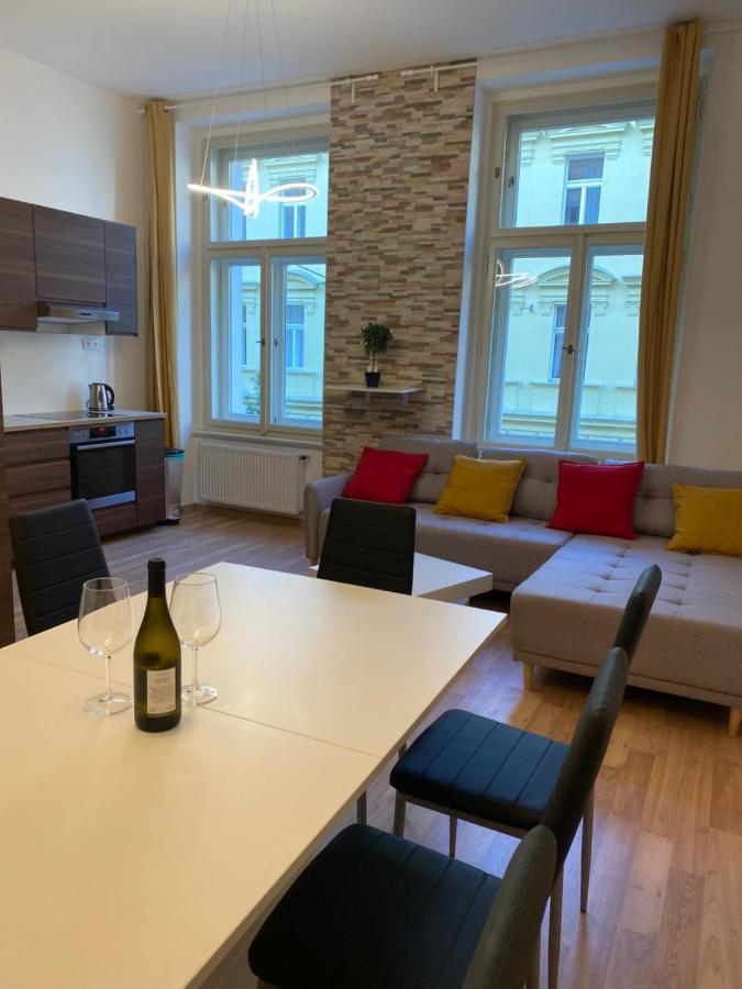 Designed Apartment Next To Vaclav Square With Terrace And Private Garage 布拉格 外观 照片