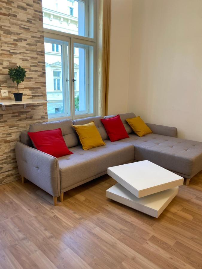 Designed Apartment Next To Vaclav Square With Terrace And Private Garage 布拉格 外观 照片
