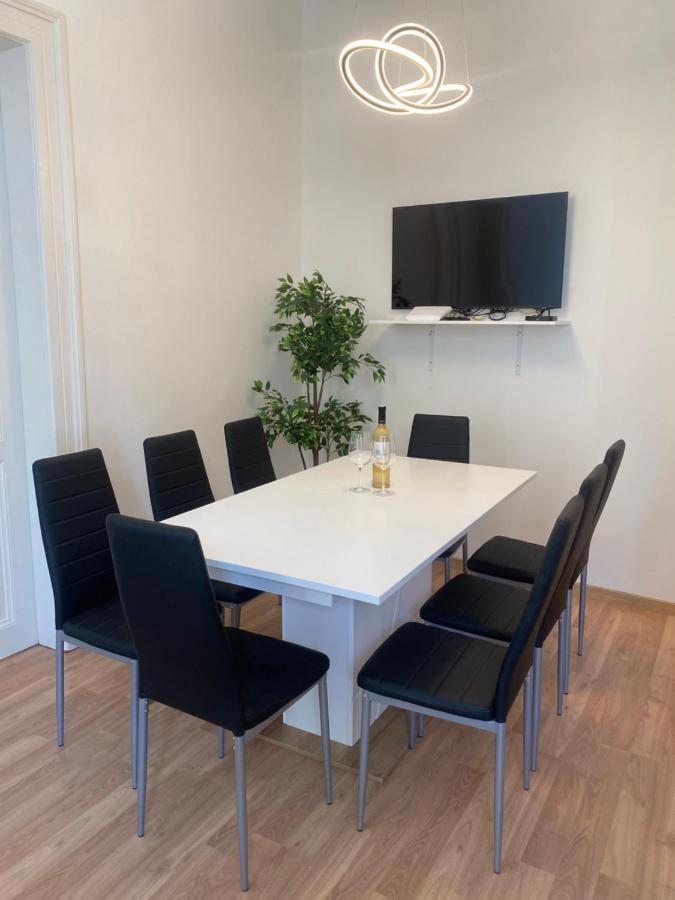 Designed Apartment Next To Vaclav Square With Terrace And Private Garage 布拉格 外观 照片